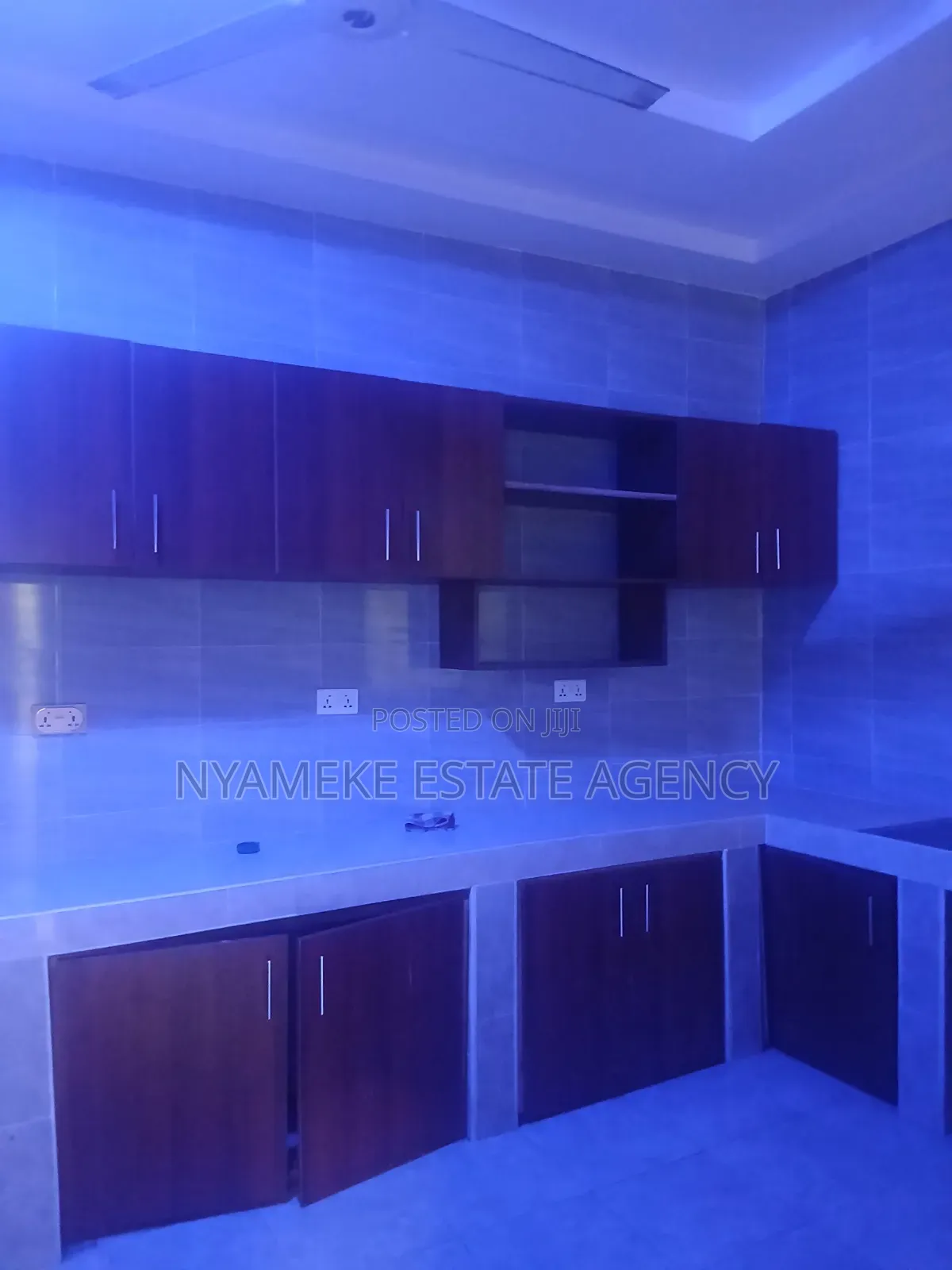 3bdrm Apartment in Living Stone, Exhibition for rent