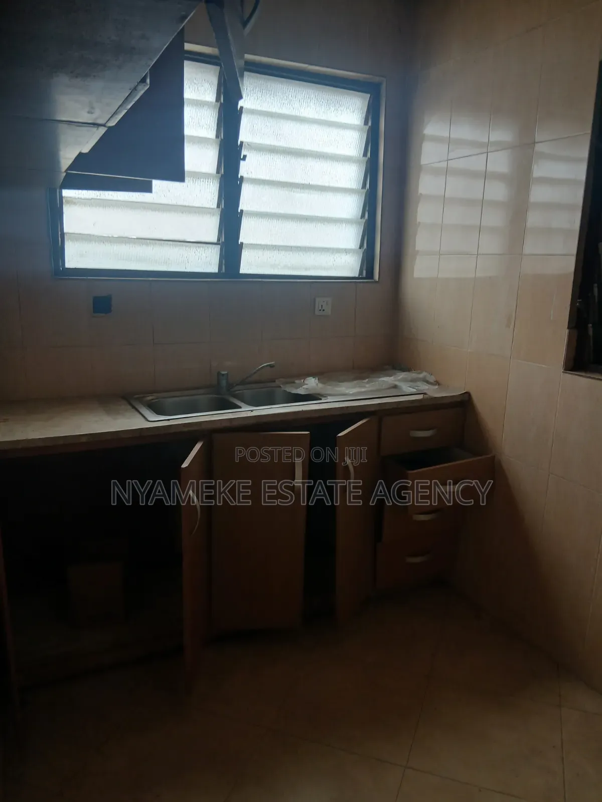2bdrm Apartment in Atomic, Exhibition for rent