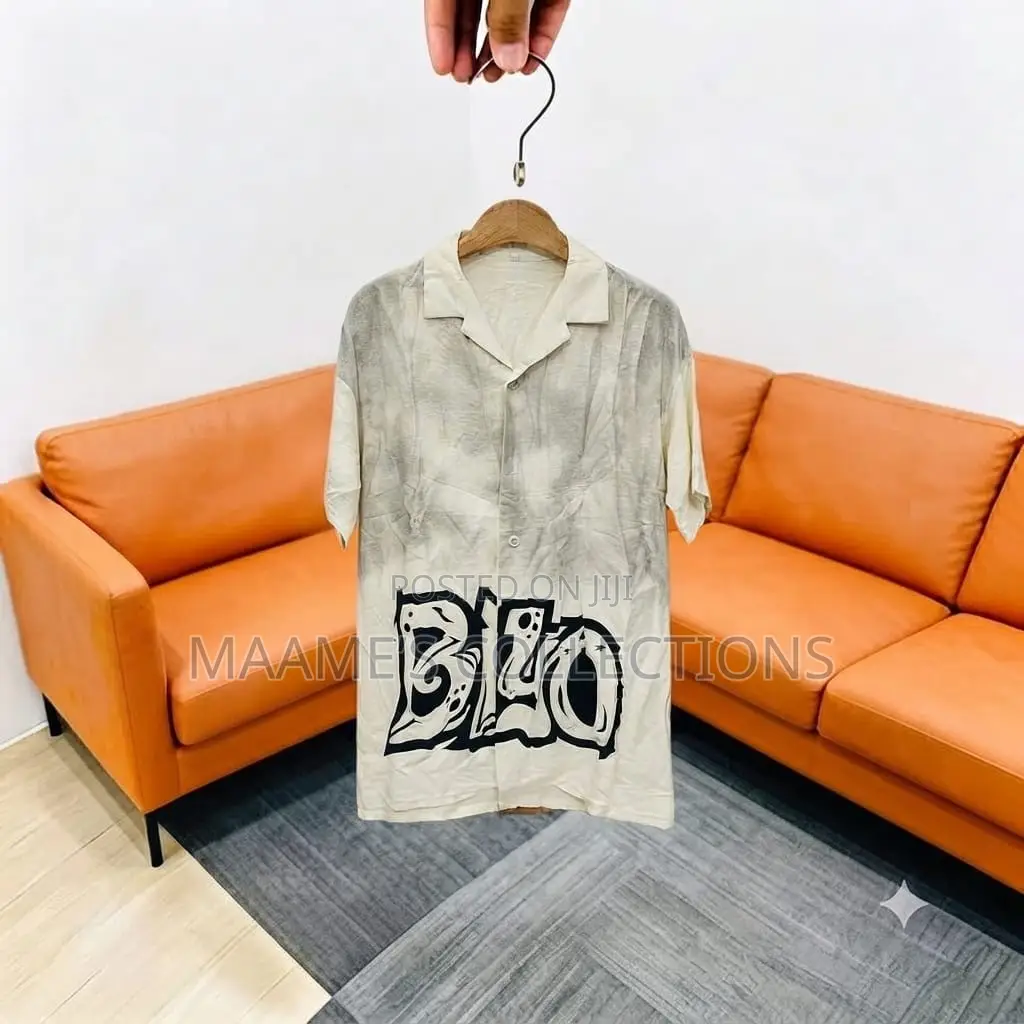 Short-Sleeve Button-Up Shirt With Collar