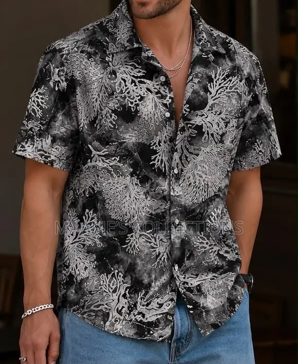 Short-Sleeve Button-Up Shirt With Collar
