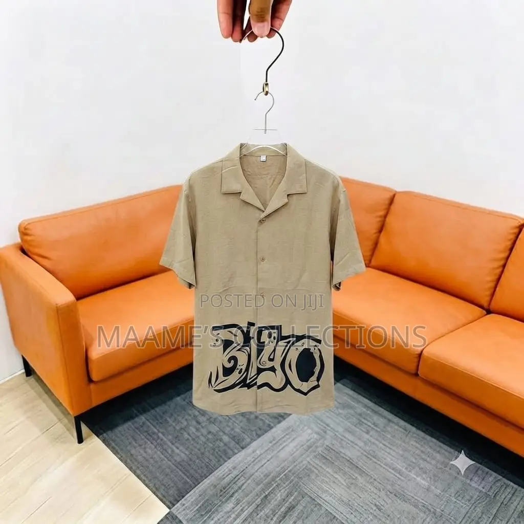 Short-Sleeve Button-Up Shirt With Collar