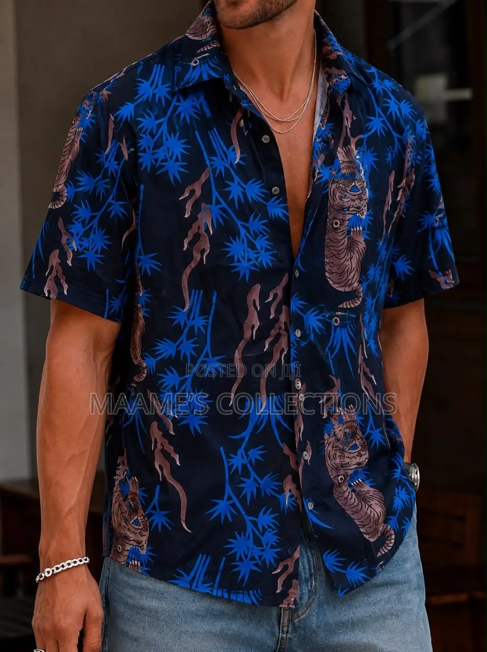 Short-Sleeve Button-Up Shirt With Collar