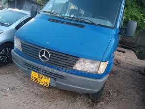 Mercedes-Benz Sprinter 2000 Blue