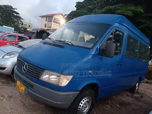Mercedes-Benz Sprinter 2000 Blue