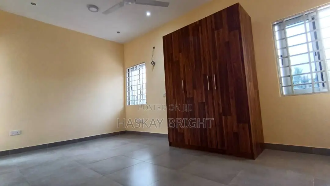 3bdrm House in Oyibi for sale