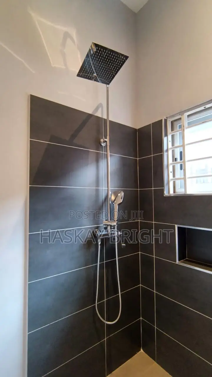 3bdrm House in Oyibi for sale