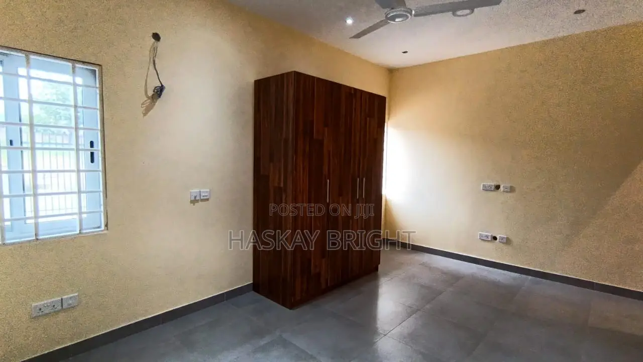 3bdrm House in Oyibi for sale
