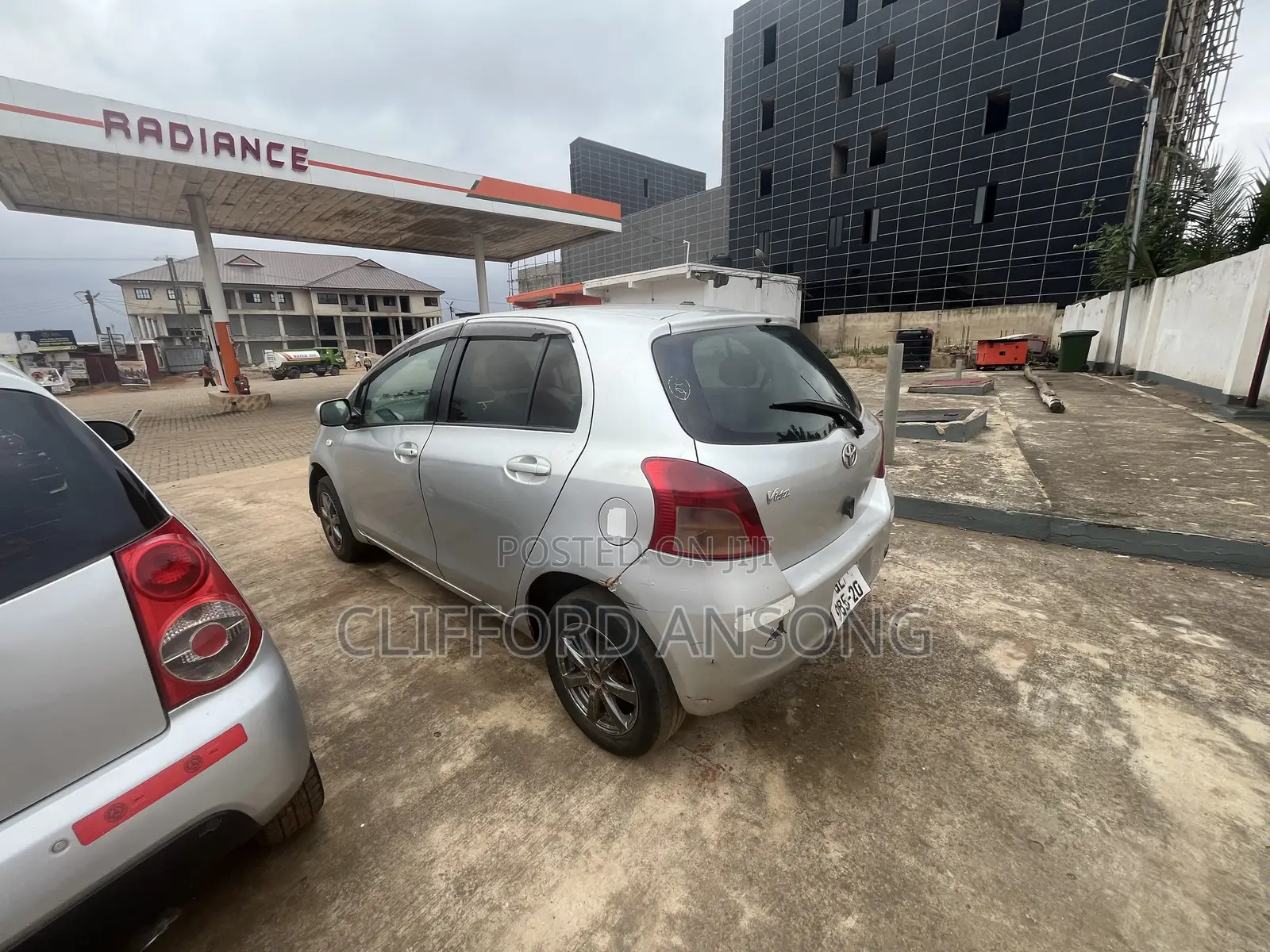 Toyota Vitz 1.3 AWD 5dr 2010 Silver