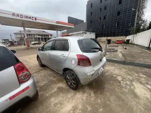 Toyota Vitz 1.3 AWD 5dr 2010 Silver