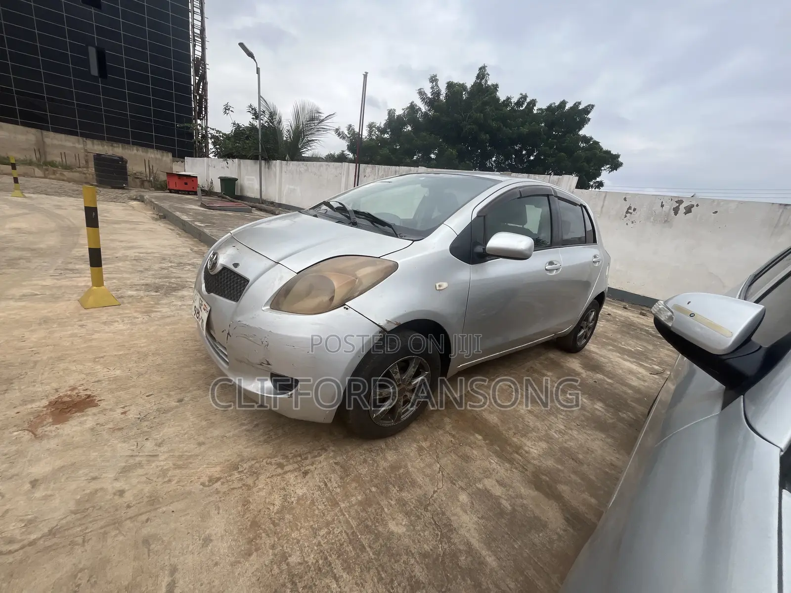 Toyota Vitz 1.3 AWD 5dr 2010 Silver
