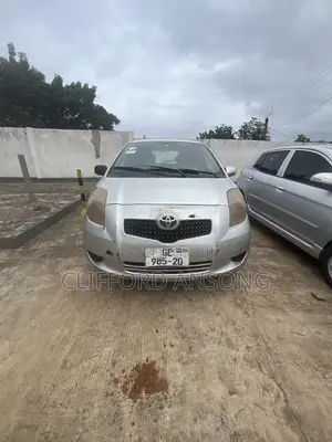 Toyota Vitz 1.3 AWD 5dr 2010 Silver