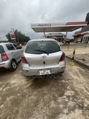 Toyota Vitz 1.3 AWD 5dr 2010 Silver