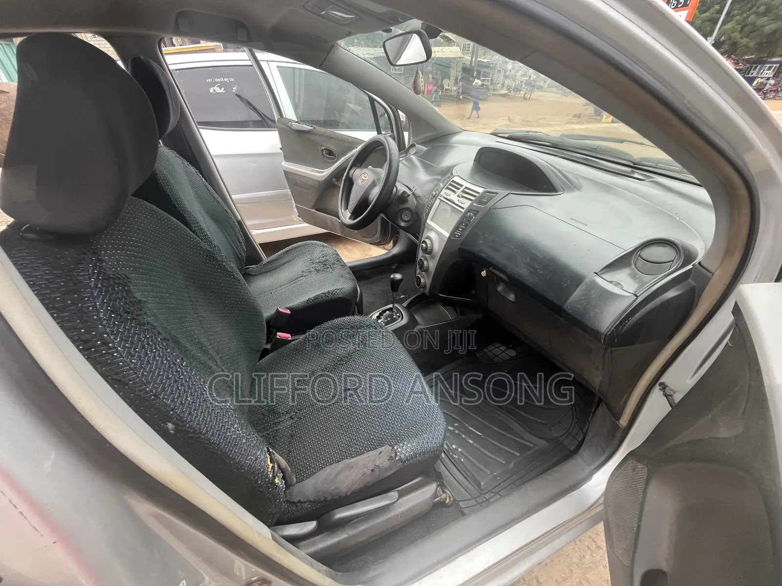 Toyota Vitz 1.3 AWD 5dr 2010 Silver