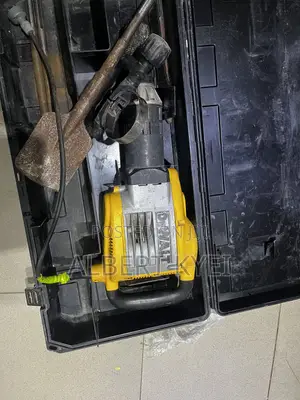 DeWalt SDS Max Demolition Hammer