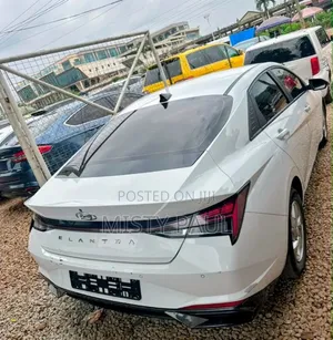 Hyundai Elantra 2021 White