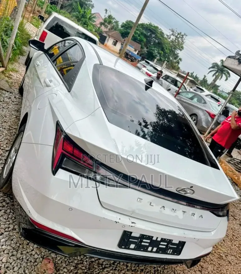Hyundai Elantra 2021 White