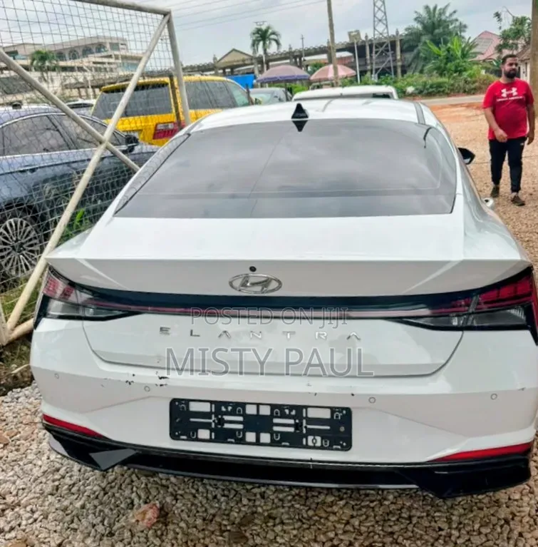 Hyundai Elantra 2021 White