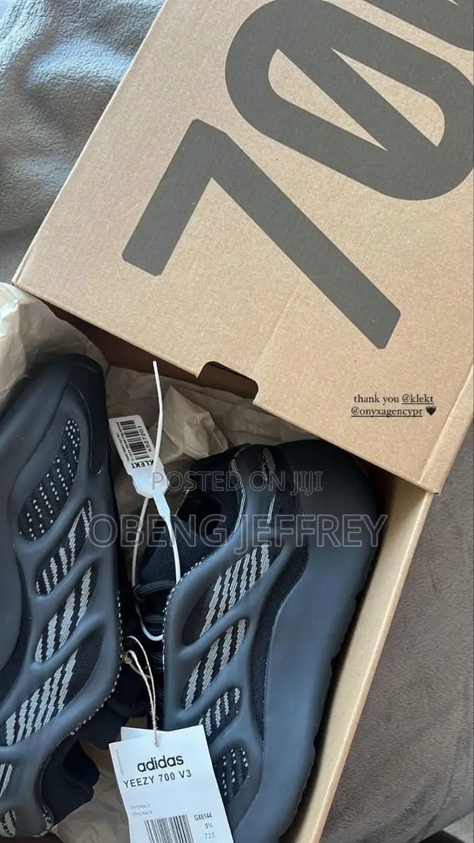 Original Adidas Yeezy Boost 700 Black