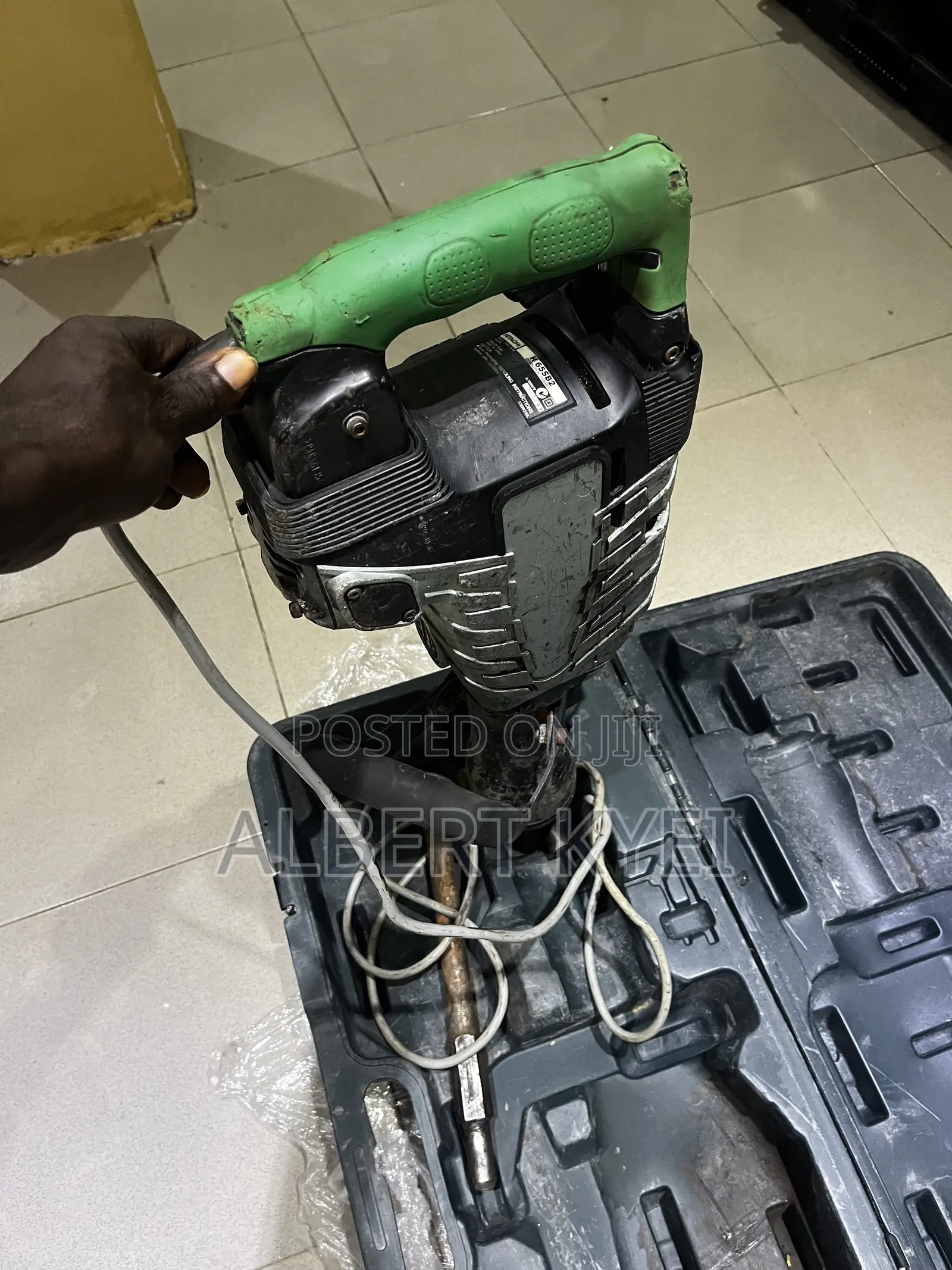 Hitachi H65SB2 Heavy-Duty Electric Demolition Hammer