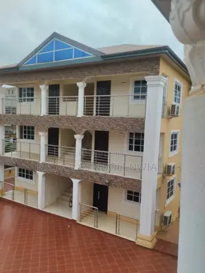18bdrm Apartment in Takoradi for rent