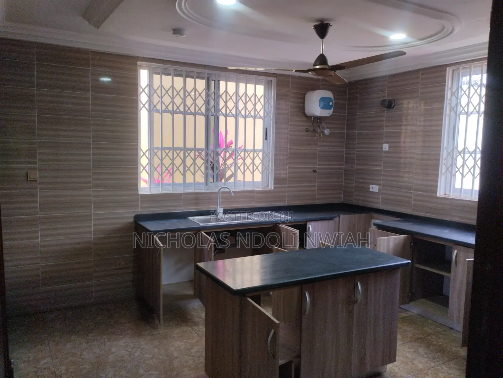 18bdrm Apartment in Takoradi for rent