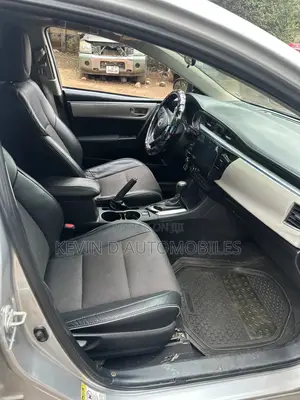 Toyota Corolla LE 4dr Sedan (1.8L 4cyl CVT) 2014 Silver
