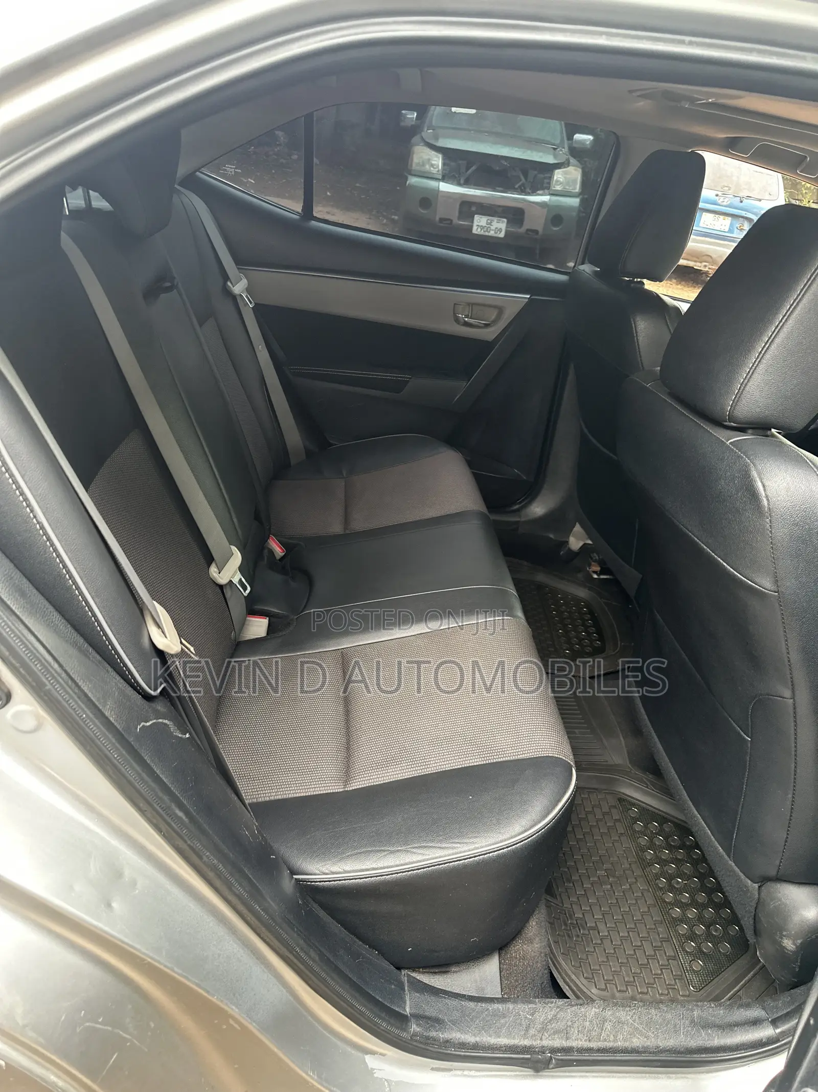 Toyota Corolla LE 4dr Sedan (1.8L 4cyl CVT) 2014 Silver