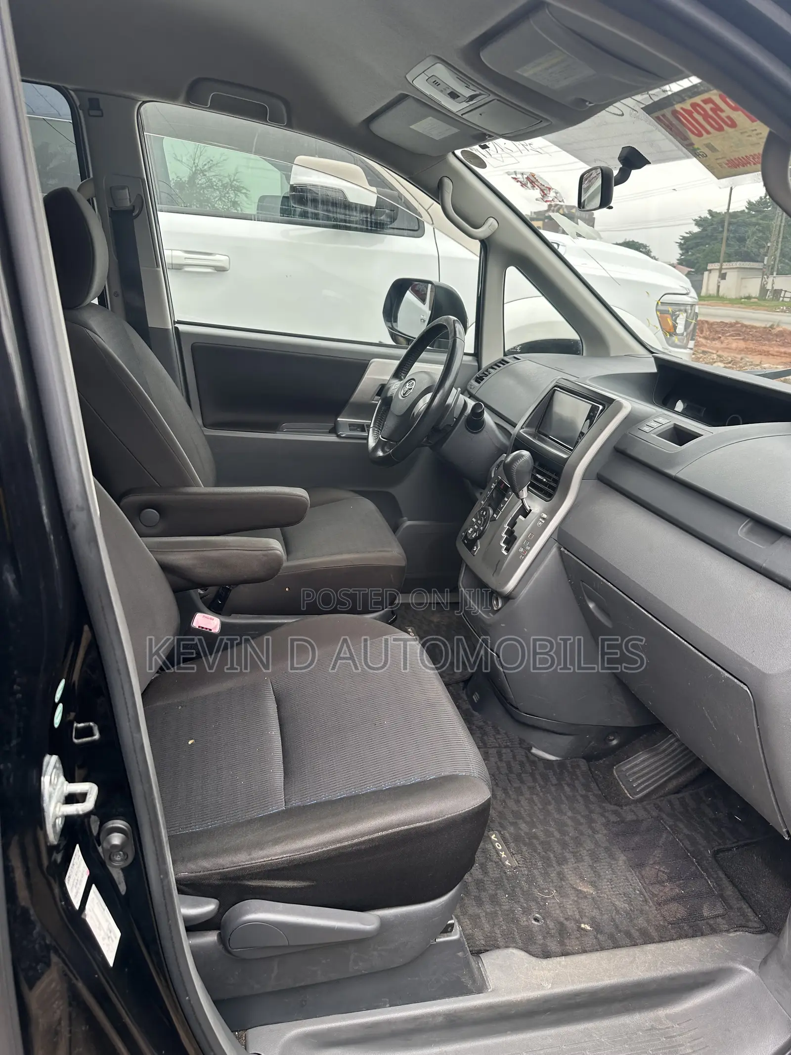 Toyota Voxy X L Edition 2WD 8-Seater 2013 Black