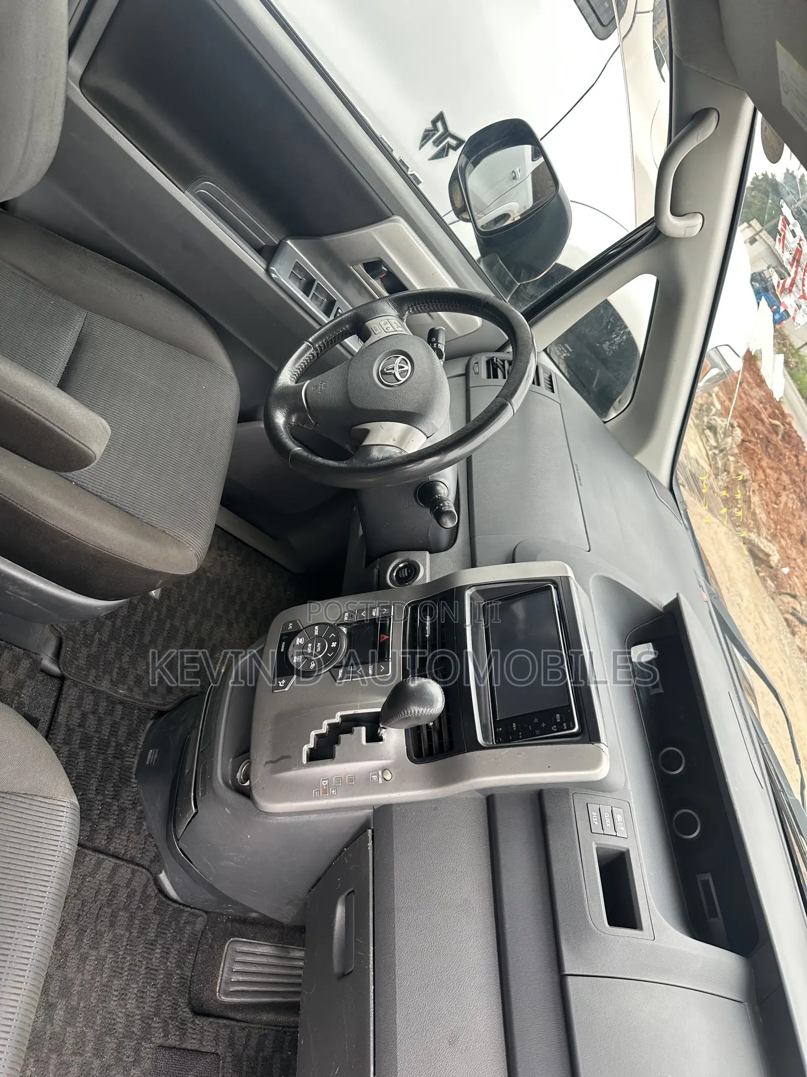 Toyota Voxy X L Edition 2WD 8-Seater 2013 Black