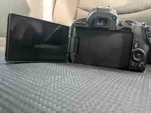 Canon M50, Lens, With Batteries and Charger