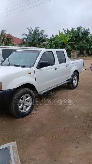 Nissan Hardbody 2004 White