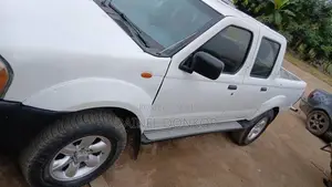 Nissan Hardbody 2004 White