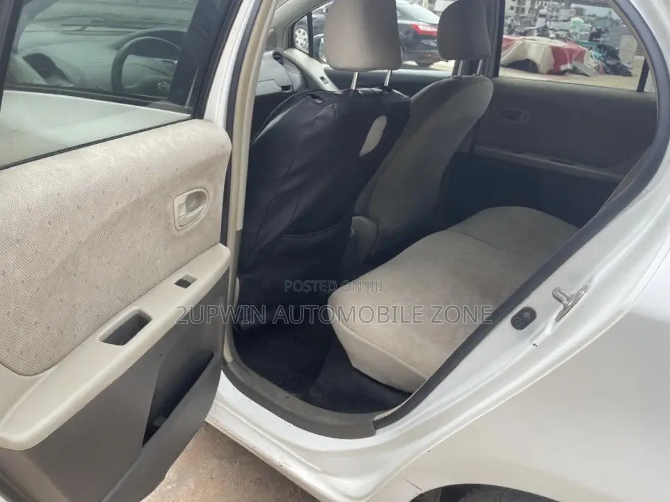 Toyota Vitz 2010