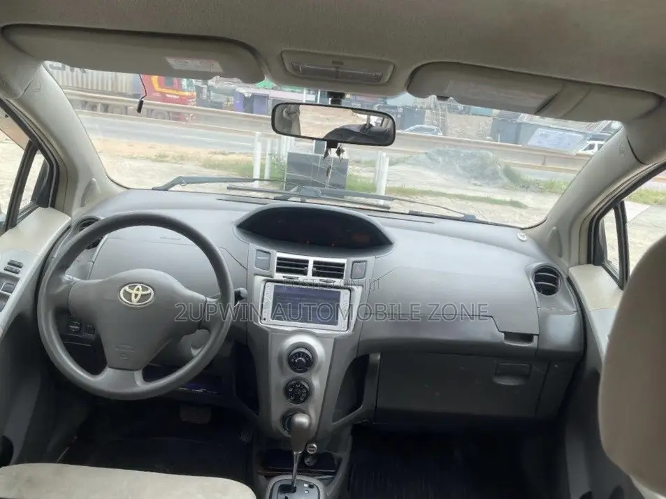 Toyota Vitz 2010