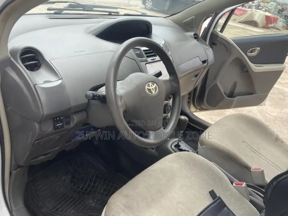 Toyota Vitz 2010