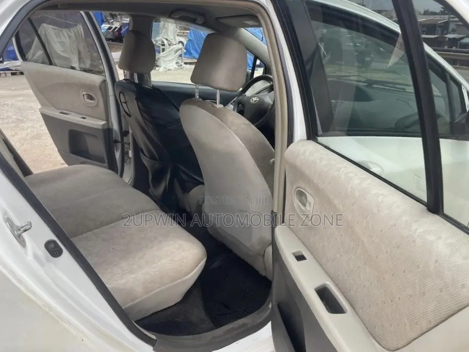 Toyota Vitz 2010