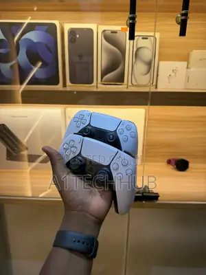 Pre Owned PS5 Controllers. Good Condition