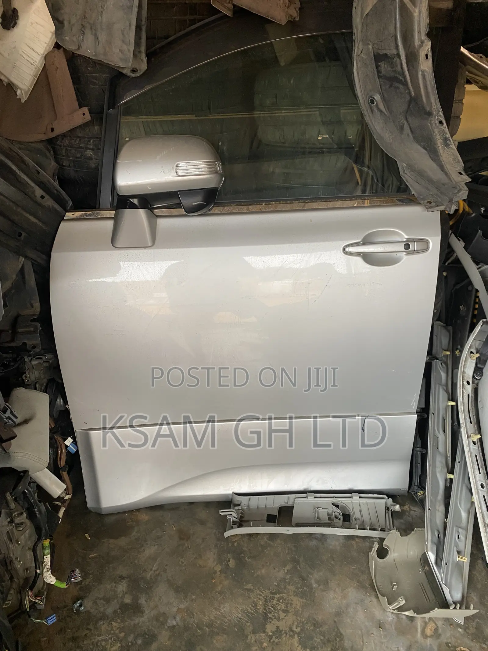 Toyota Voxy 2010 and 2013 Doors Set