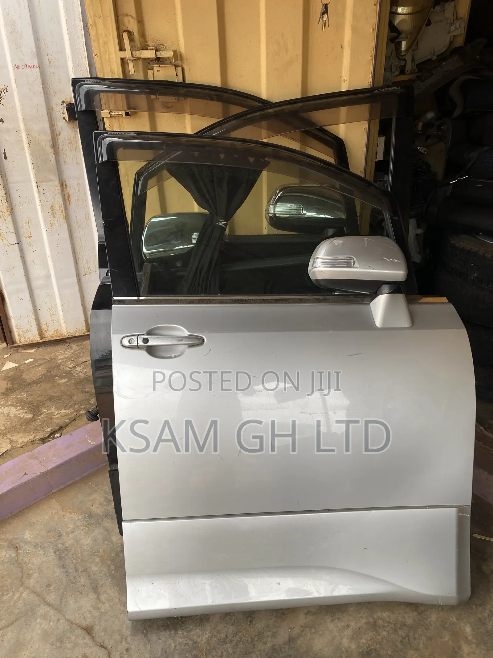 Toyota Voxy 2010 and 2013 Doors Set