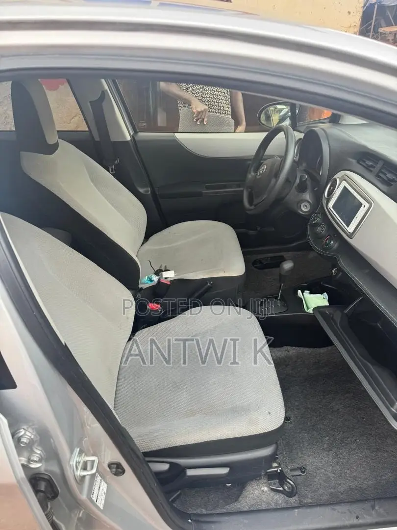 Toyota Vitz 2013 Silver