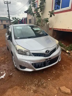 Toyota Vitz 2013 Silver