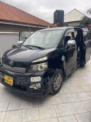 Toyota Voxy X 2WD 8-Seater 2013 Black