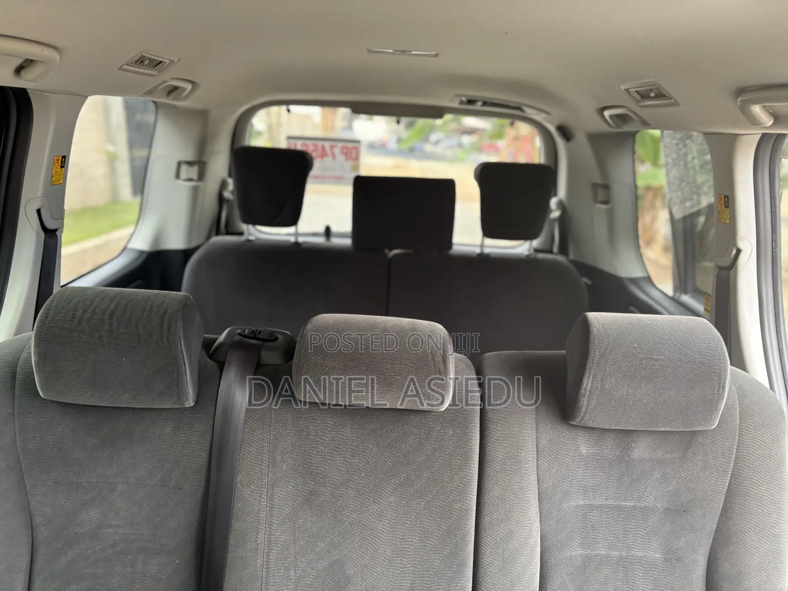 Toyota Noah 2.0 143hp FWD (8 Seater) 2011 Gray