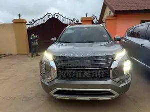 Mitsubishi Outlander 2022 Gray