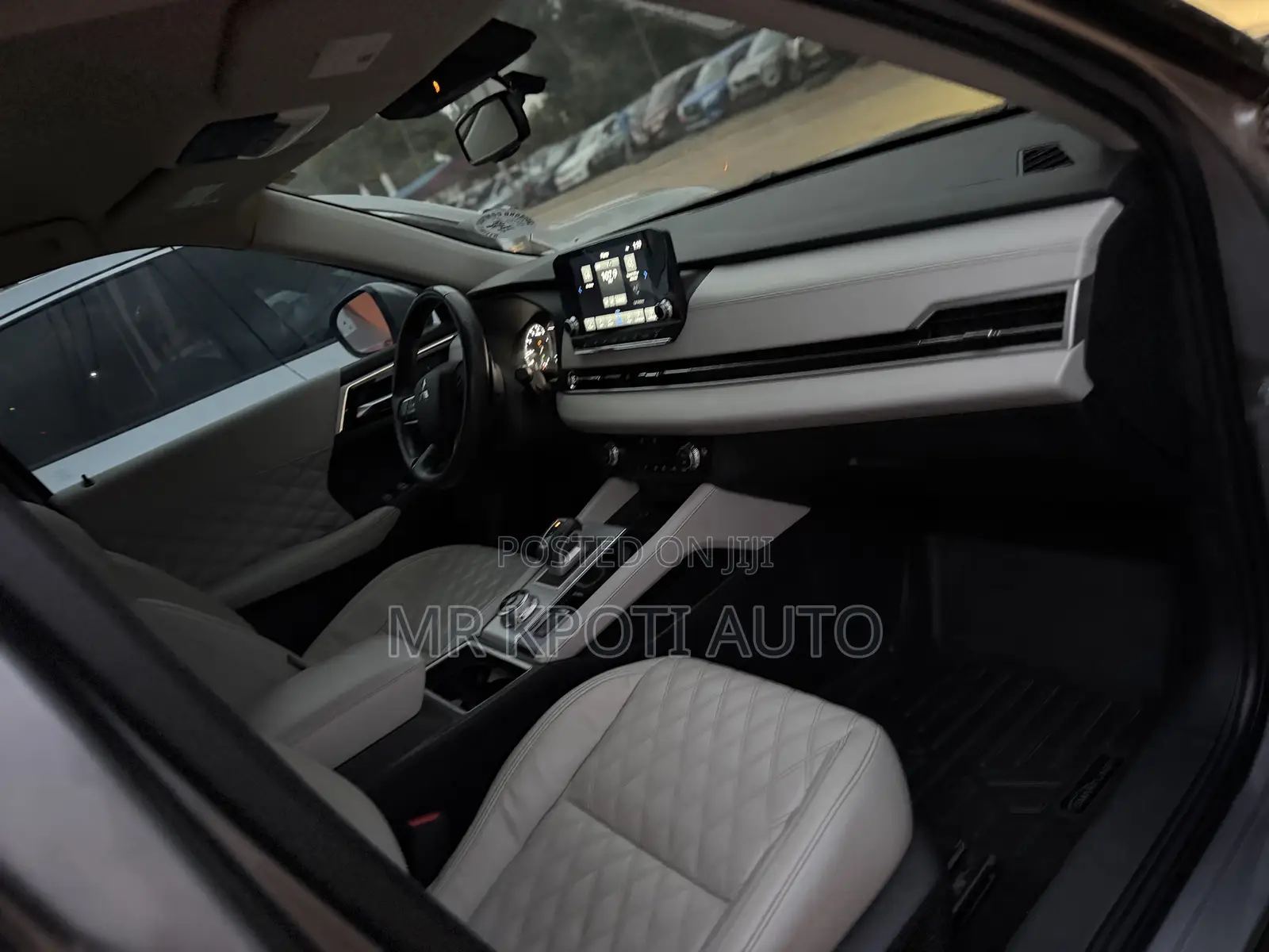Mitsubishi Outlander 2022 Gray