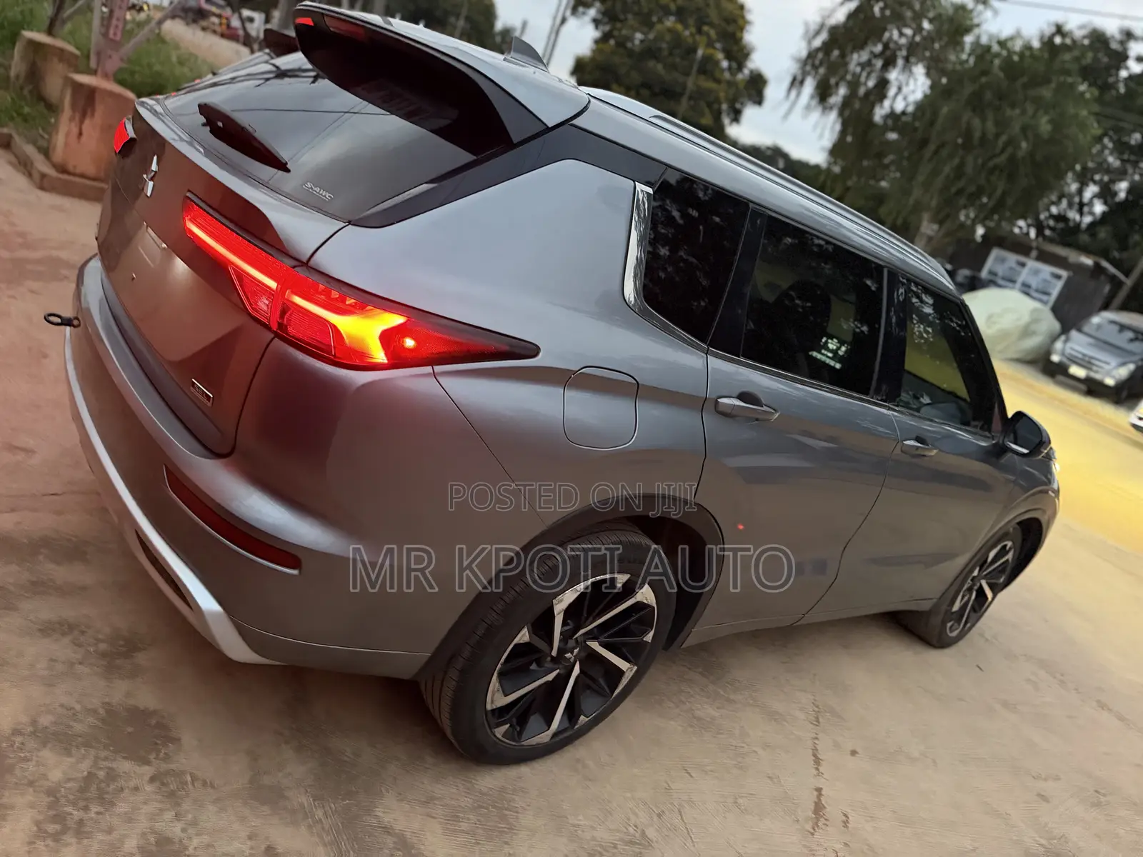 Mitsubishi Outlander 2022 Gray