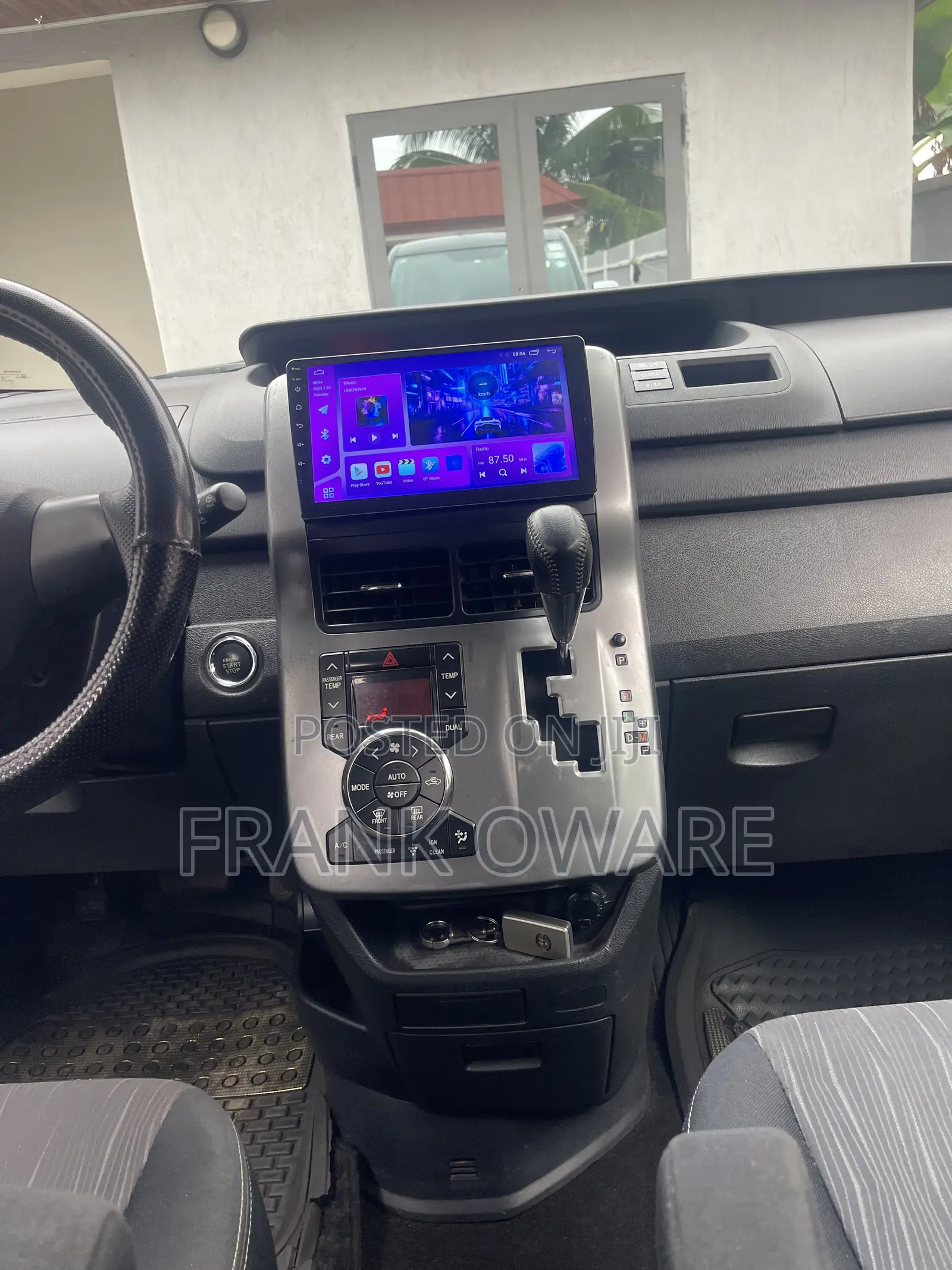 Toyota Voxy X 2WD 8-Seater 2013 Black