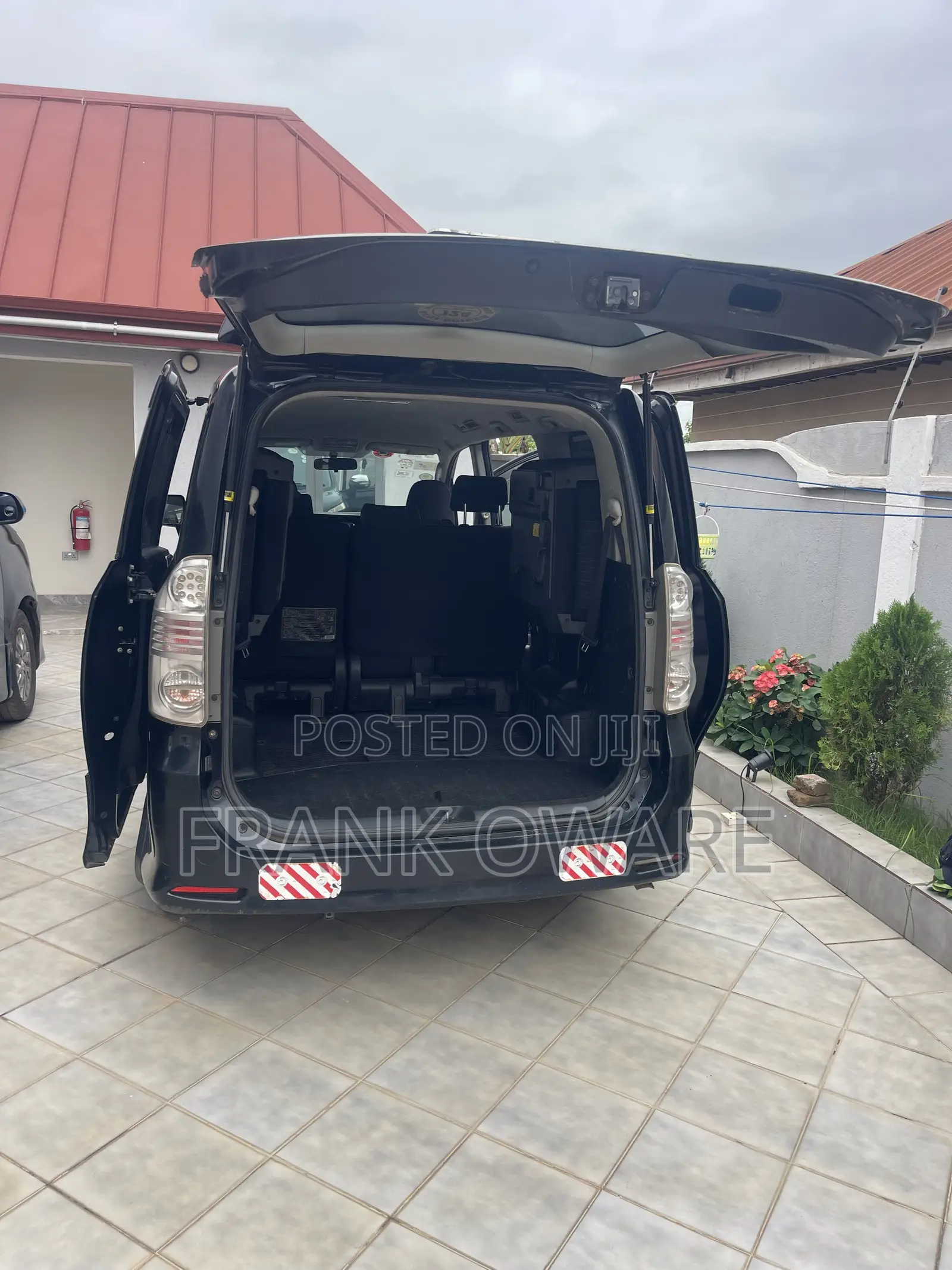 Toyota Voxy X 2WD 8-Seater 2013 Black