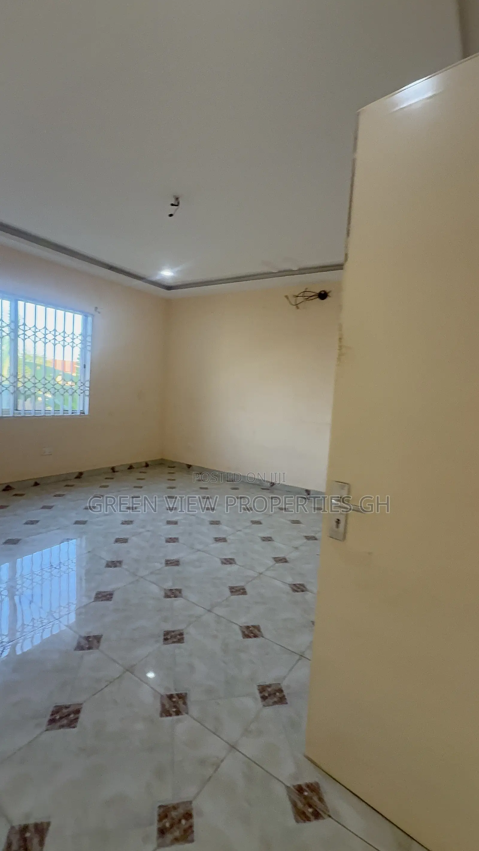 1bdrm Apartment in West Hills Mall Area for rent