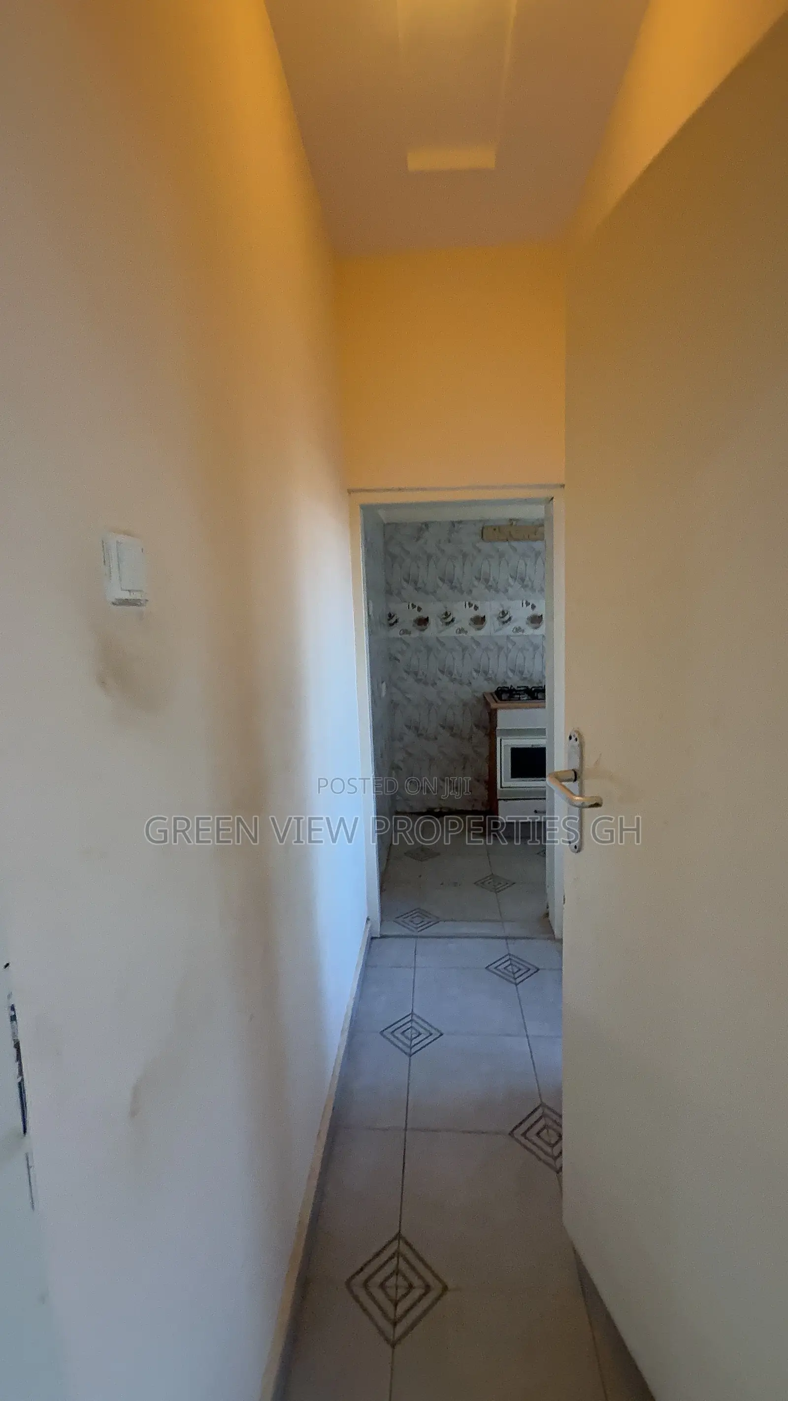 1bdrm Apartment in West Hills Mall Area for rent